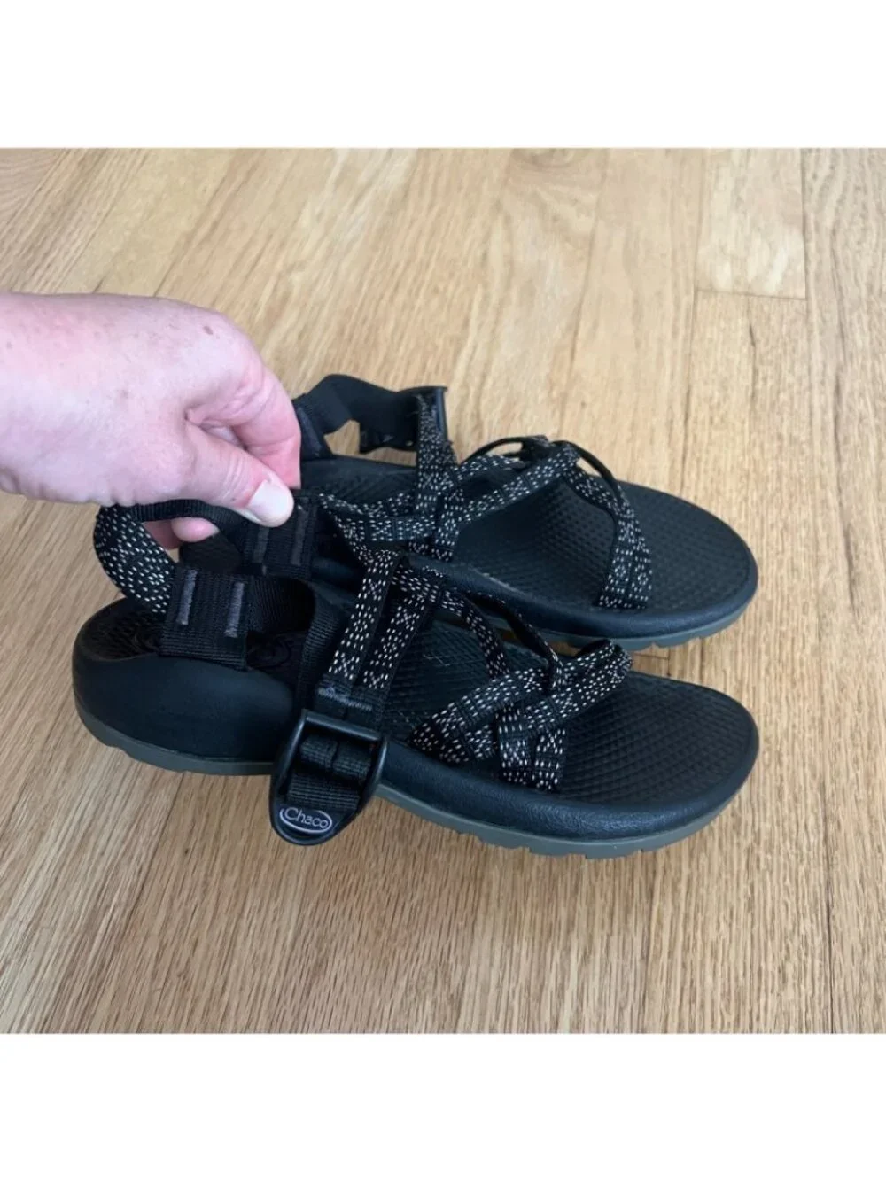 Chaco ZX1 Black Strappy Hiking Sandals Kid/Youth Size 2